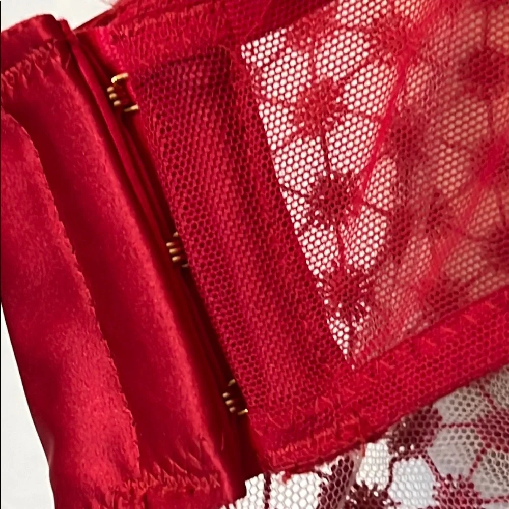 Victoria's Secret Red Unlined Plunge Bra 32D - Picture 5 of 5